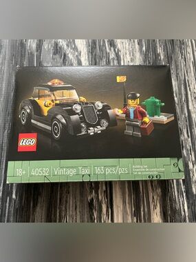 LEGO Black and Yellow Vintage Taxi Set with Minifigure